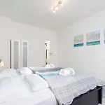 Cracow Rakowicka By Renters *