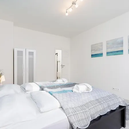 Cracow Rakowicka By Renters *